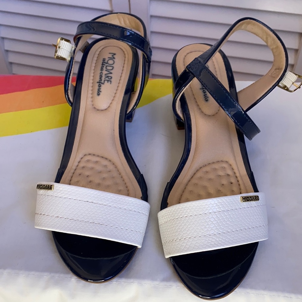 MODARE Ultra Comfort Women’s Size 7, navy and white strap sandals
